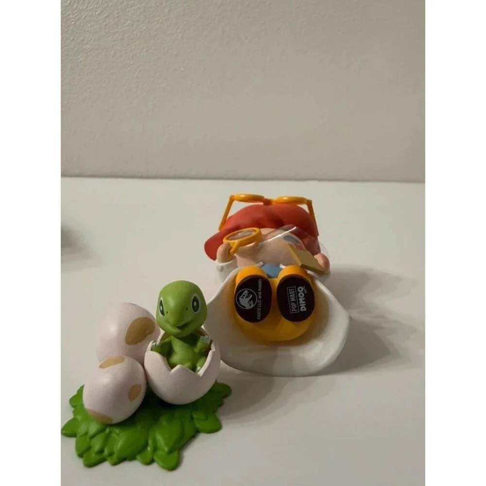 Popmart Dimoo Jurassic World Dinosaur Egg Researcher Figure